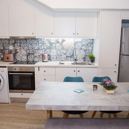 Stylish, Comfortable, Basement Loft-Like Apartment With Amenities Atenas Exterior foto