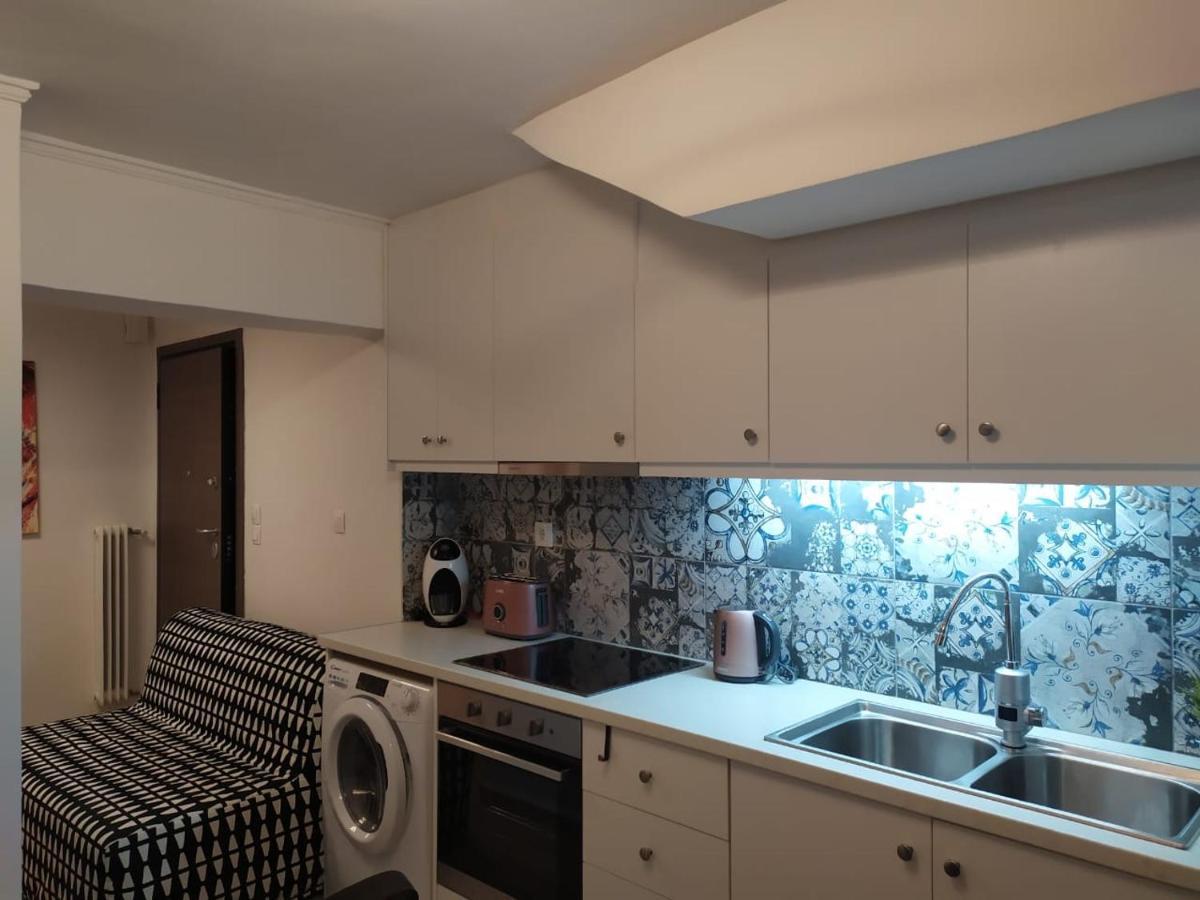 Stylish, Comfortable, Basement Loft-Like Apartment With Amenities Atenas Exterior foto
