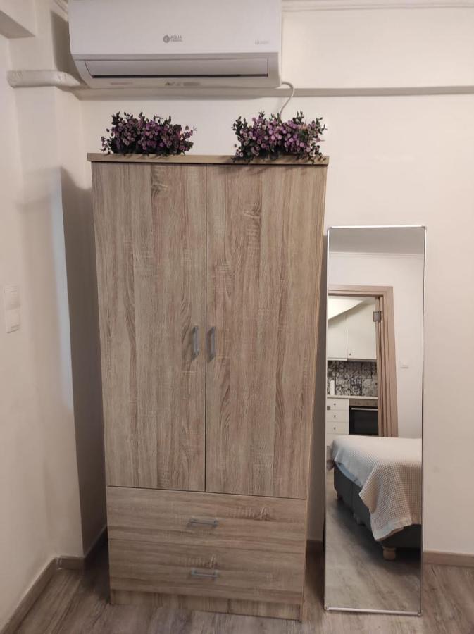Stylish, Comfortable, Basement Loft-Like Apartment With Amenities Atenas Exterior foto