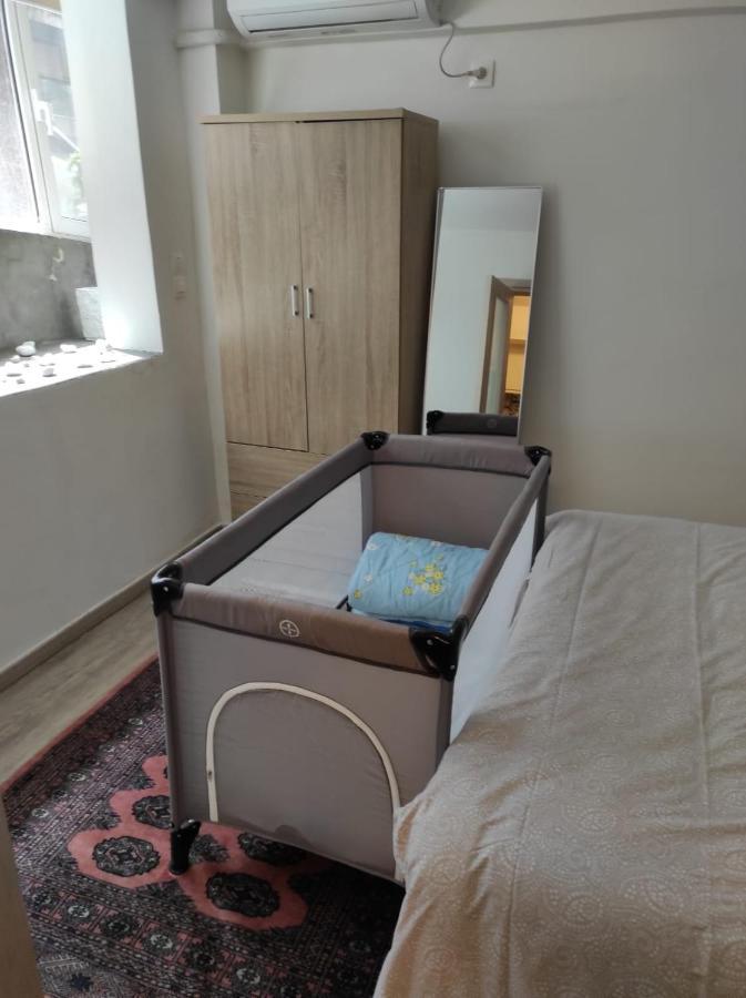 Stylish, Comfortable, Basement Loft-Like Apartment With Amenities Atenas Exterior foto