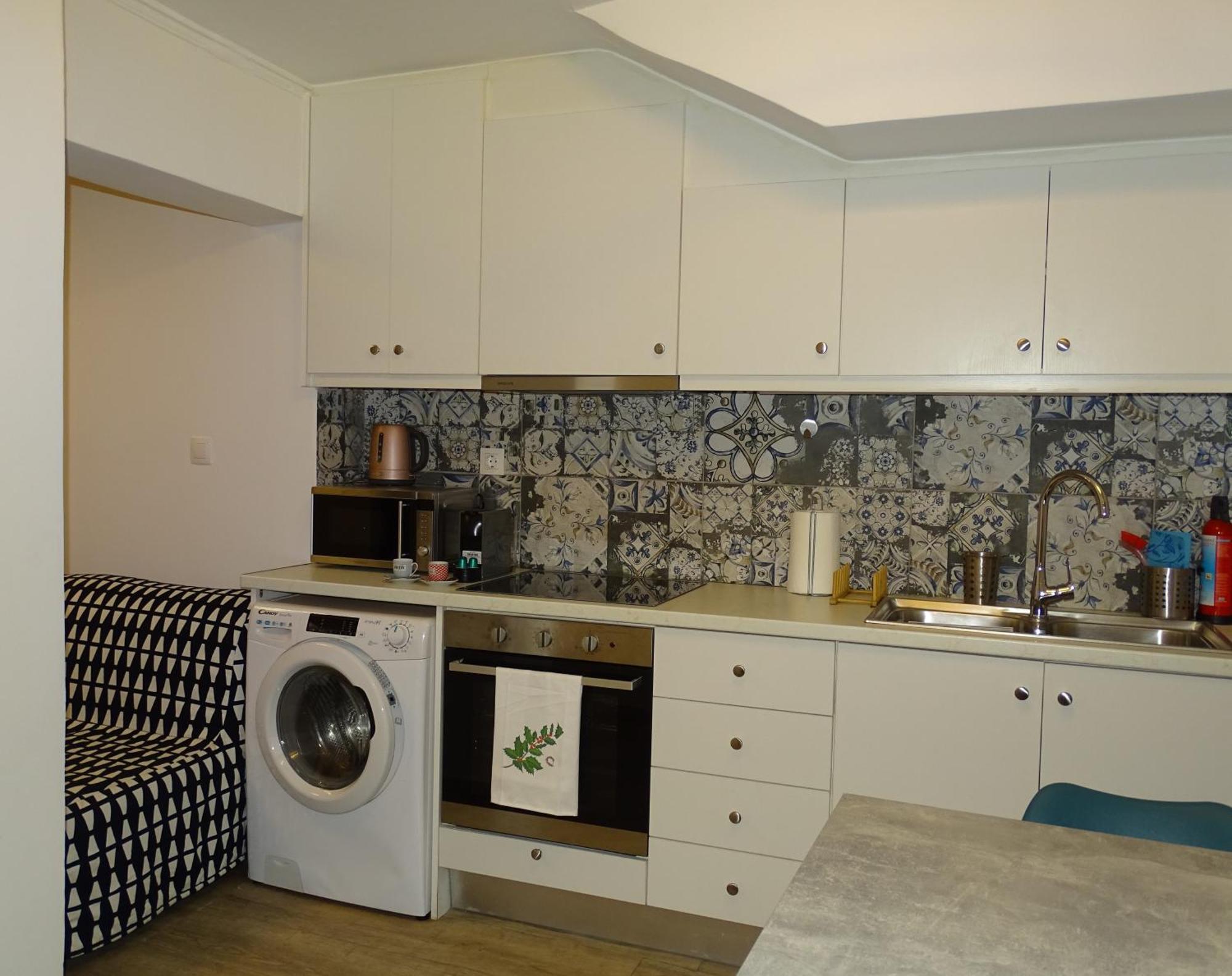 Stylish, Comfortable, Basement Loft-Like Apartment With Amenities Atenas Exterior foto